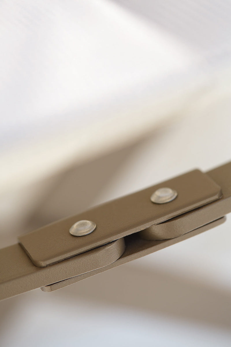 Powder-coated aluminum finish – OSKAR Chair